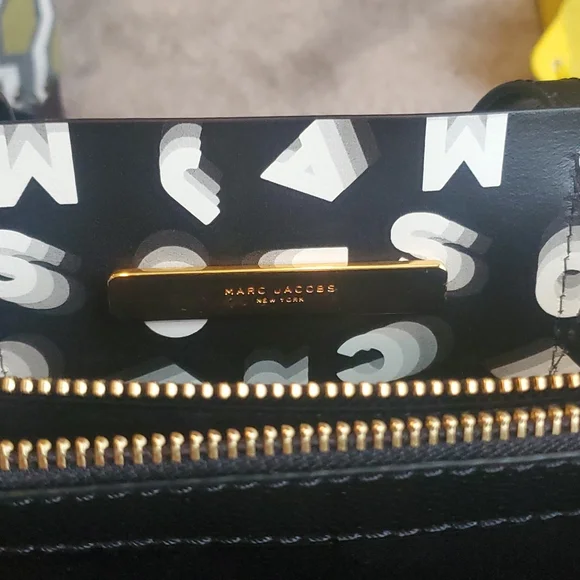 Marc jacob HOST PICK gorgeous largest tote new, gorgeous ๐ dust cover tagged - Picture 4 of 13